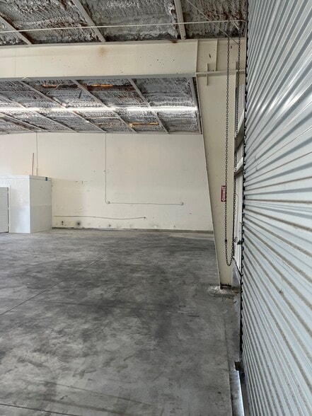 More Photos Of 3906 Arnold Ave, Naples Warehouse For Lease