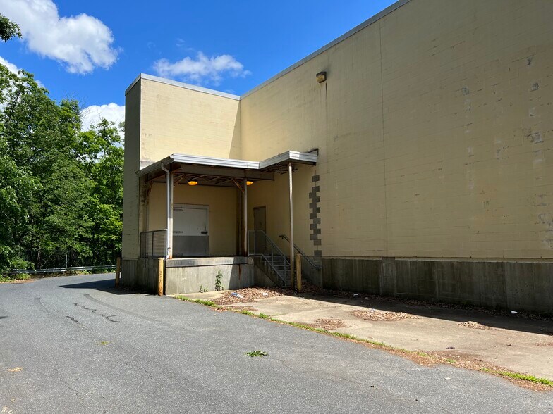 More Photos Of 70-82 Worcester Rd, Webster General Retail For Lease