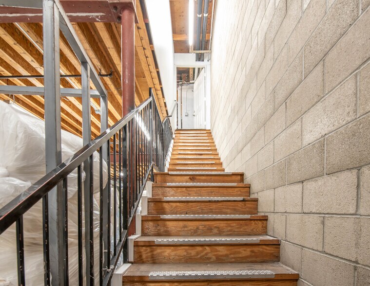 More Photos Of 800-808 E 29th St, Los Angeles Warehouse For Sale