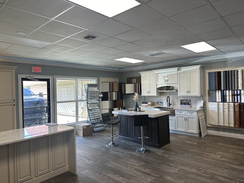 More Photos Of 201 NE 20th St, Ocala General Retail For Sale