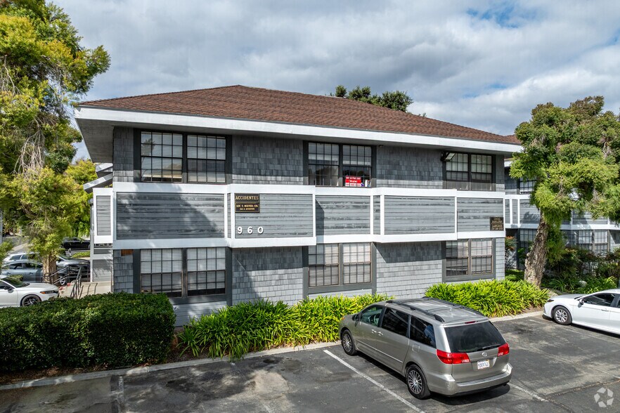 More Photos Of 960 W 17th St, Santa Ana Office For Sale