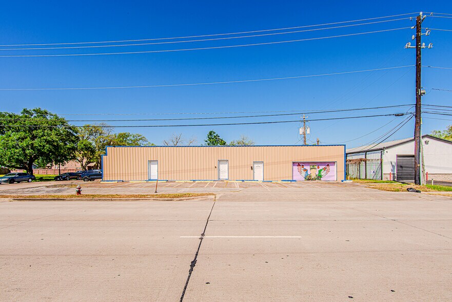 More Photos Of 1018 Shaver St, Pasadena Warehouse For Sale