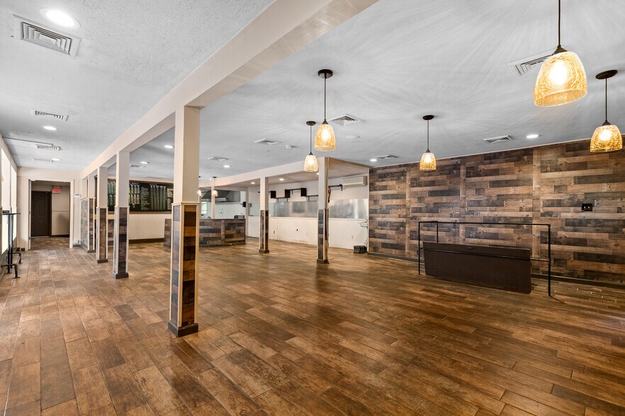 More Photos Of , Bloomingdale General Retail For Sale