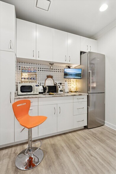 More Photos Of 5000 New Point Rd, Williamsburg Office For Sale