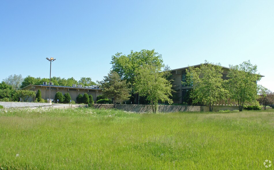 More Photos Of 80-90 North St, Park Forest Manufacturing For Sale