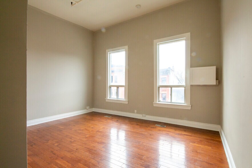 More Photos Of 138 James St N, Hamilton Storefront Retail Residential For Lease