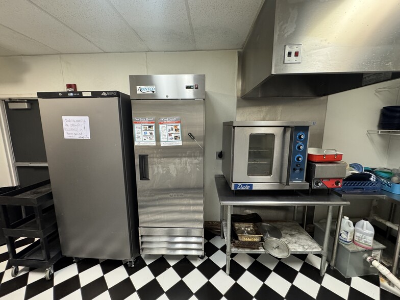 More Photos Of 7810 Graphics Way, Lewis Center Office For Sale