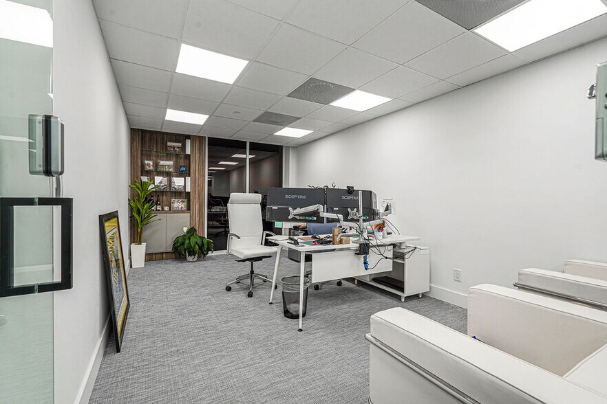 More Photos Of 1110 Brickell Ave, Miami Office For Sale