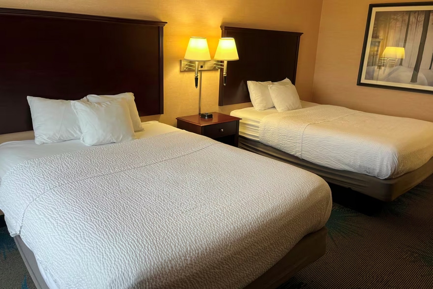 More Photos Of 2211 London Rd, Duluth Hotel For Sale