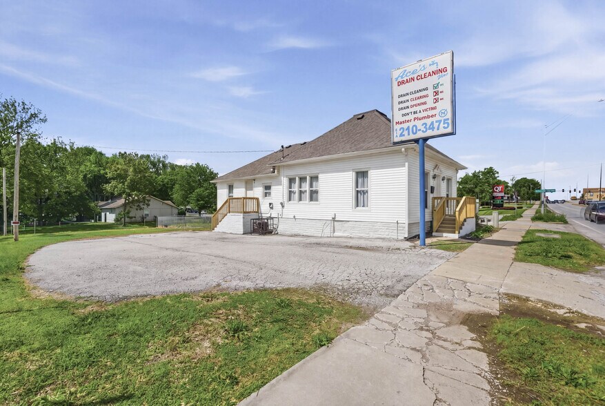 Primary Photo Of 307 E 23rd St S, Independence Office For Sale