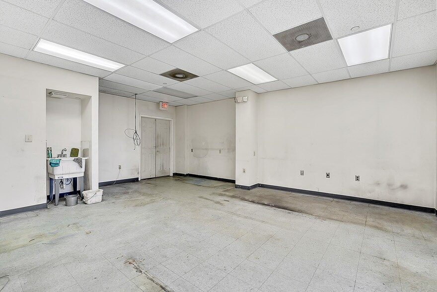 More Photos Of 8390 Terminal Rd, Lorton Flex For Sale