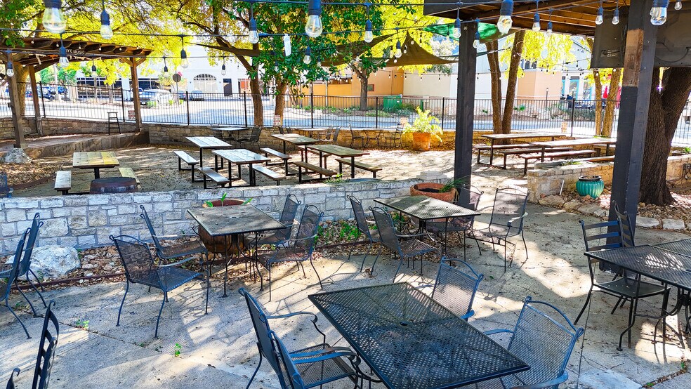 More Photos Of 7310 Jones Maltsberger Rd, San Antonio Restaurant For Sale