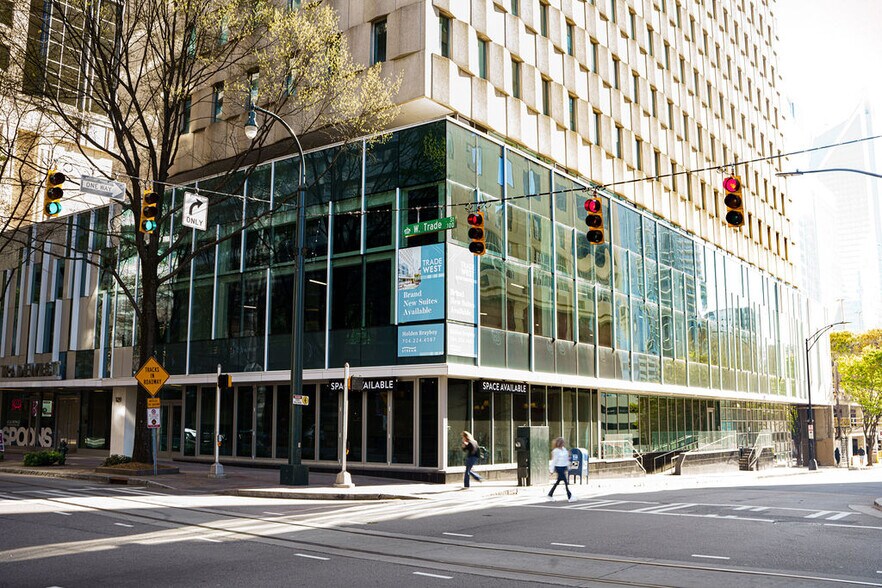 More Photos Of 129 W trade St, Charlotte Office For Lease
