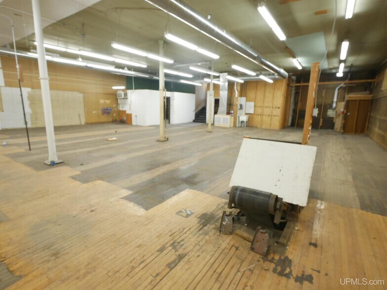 More Photos Of 121 Quincy St, Hancock Storefront Retail Residential For Sale