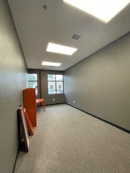 More Photos Of 8101 Kuykendahl Rd, The Woodlands Office For Lease