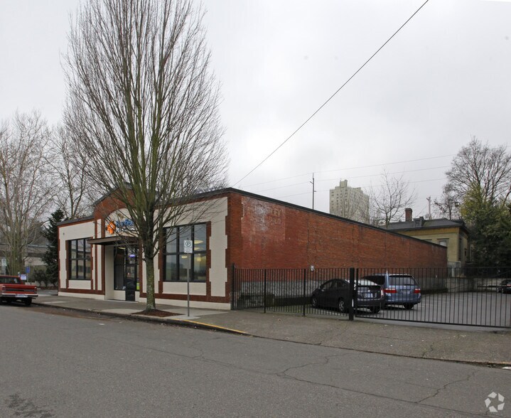 More Photos Of 35 NW 20th Pl, Portland Veterinarian Kennel For Lease