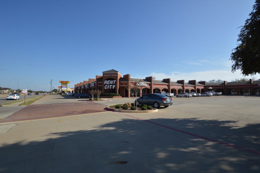 More Photos Of 675-691 W Pioneer Pky, Grand Prairie Unknown For Lease