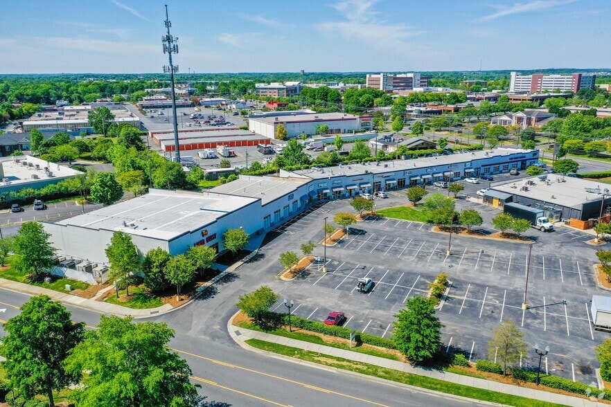 More Photos Of 10403 Park Rd, Charlotte Unknown For Lease