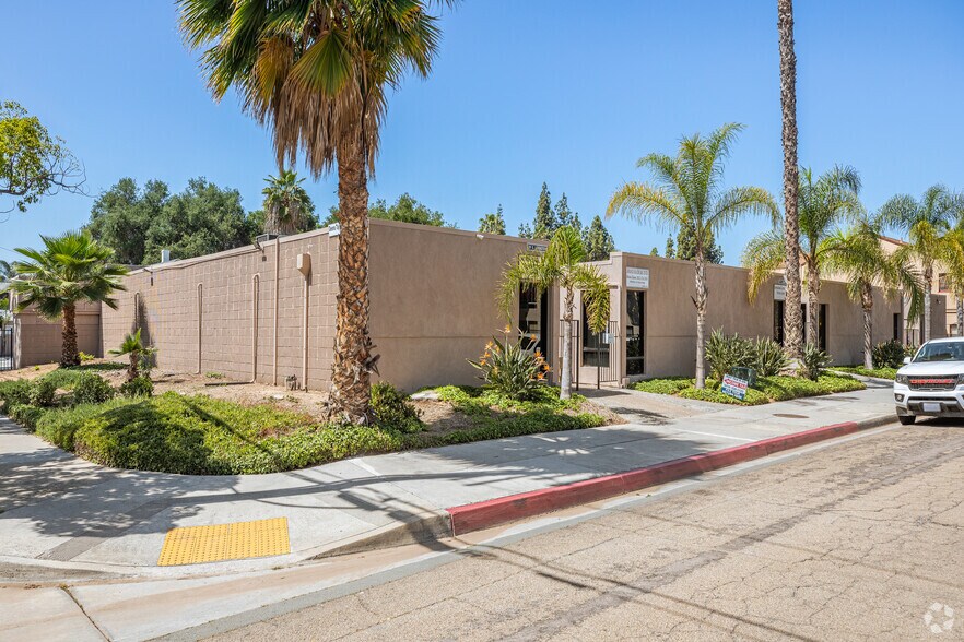 Primary Photo Of 269-291 E Lexington Ave, El Cajon Medical For Sale