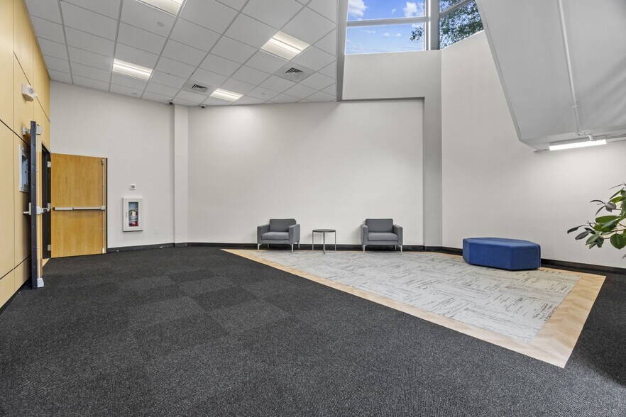 More Photos Of 15 Corporate Dr, Trumbull Medical For Lease