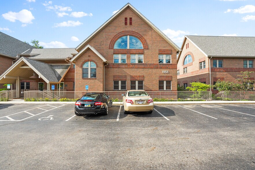 More Photos Of 1151 Bethel Rd, Columbus Medical For Sale