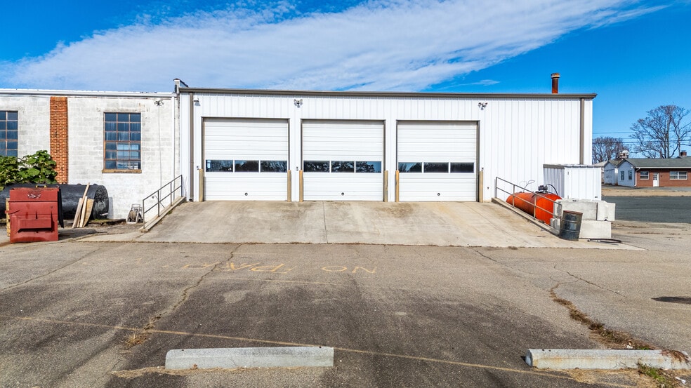 More Photos Of 1336 Main St, Dillwyn Auto Dealership For Sale