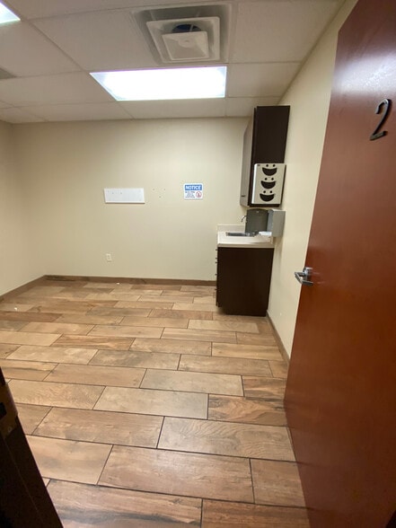 More Photos Of 9845 W Florissant Ave, Saint Louis Medical For Lease