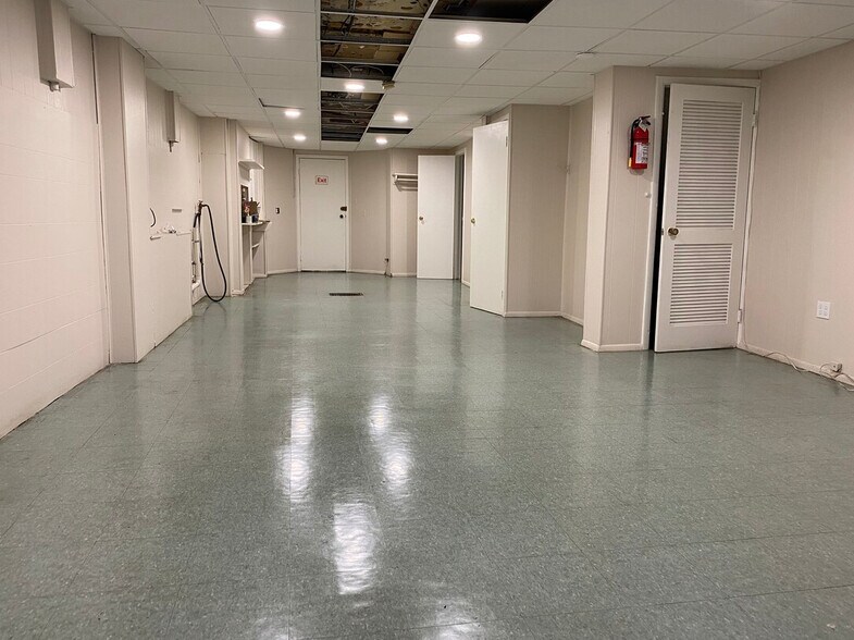 More Photos Of 701 Bergen Ave, Jersey City Storefront Retail Residential For Lease
