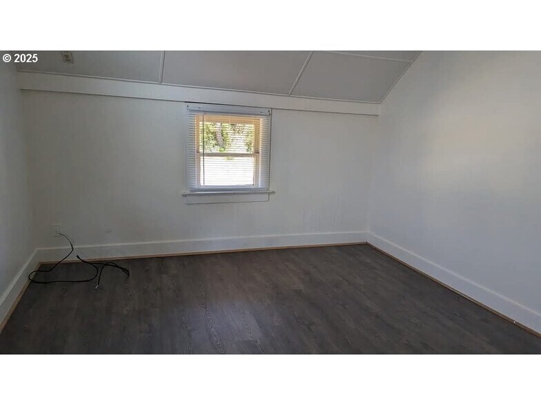 More Photos Of 935 Jackson St, Port Orford Apartments For Sale