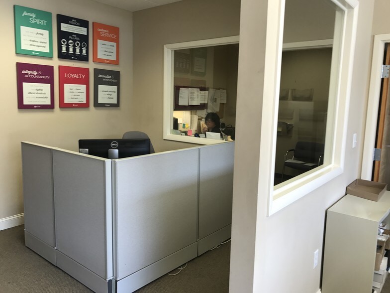 More Photos Of 117 Executive Dr, New Windsor Township Office For Lease