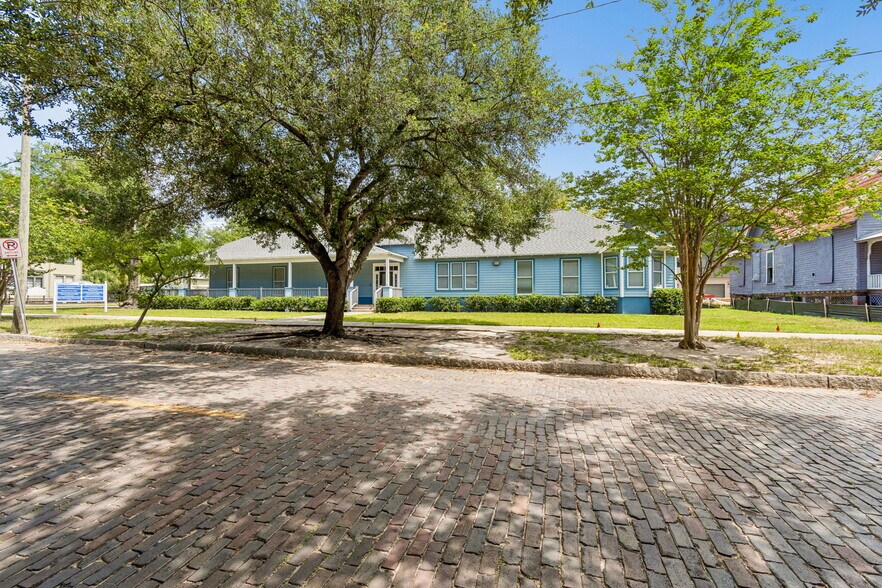 More Photos Of 402 E 7th Ave, Tampa Office For Sale