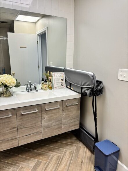 More Photos Of 533 Versailles Dr, Maitland Office For Lease