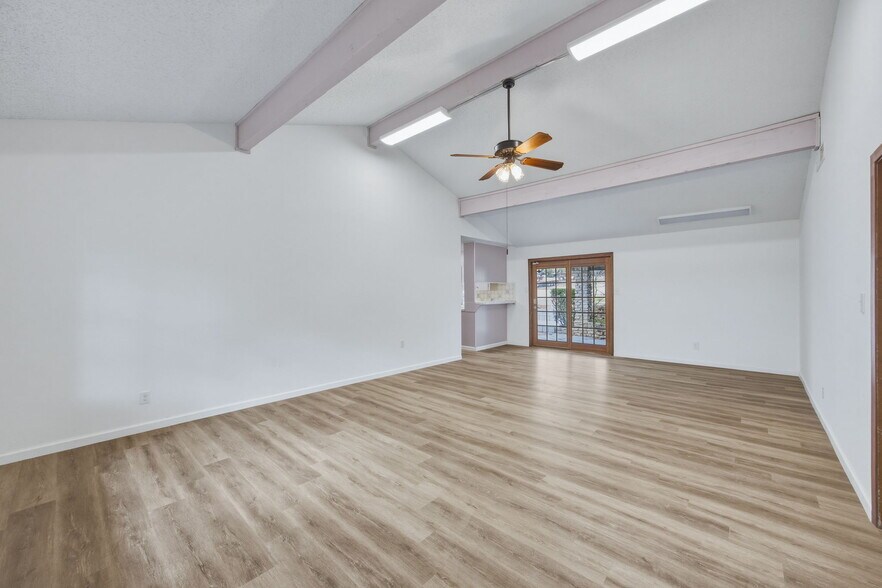 More Photos Of 7900 Hudson Loop, Austin Contractor Storage Yard For Lease