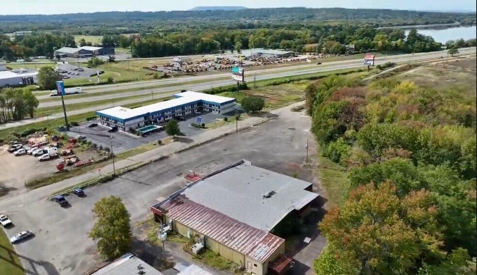 More Photos Of 108 W Birch St, Russellville Freestanding For Sale