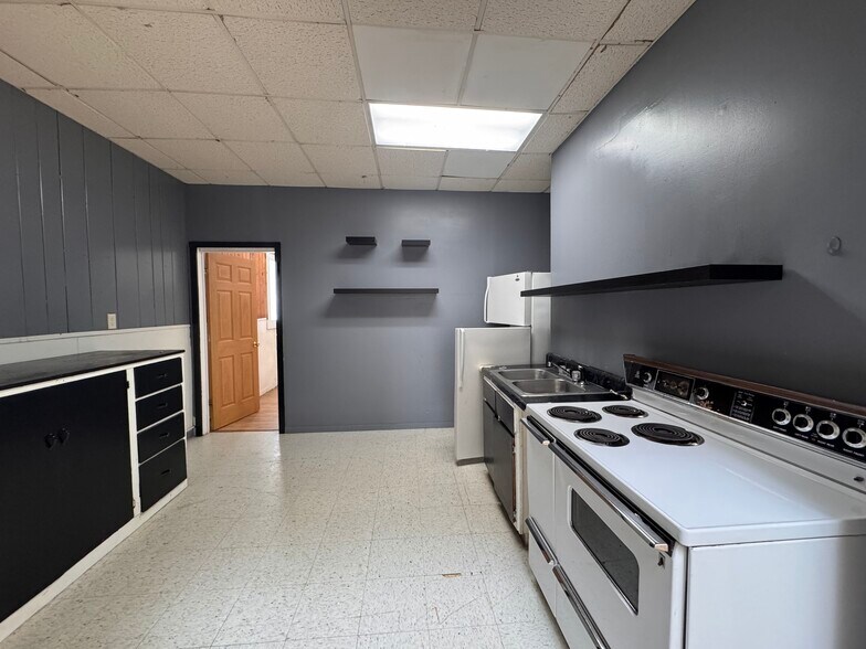 More Photos Of 118 S Lafayette St, Macomb Storefront Retail Residential For Sale