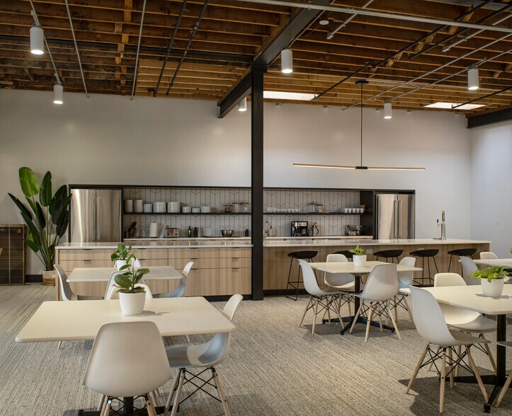 More Photos Of 911 Main St, Vancouver Office For Lease