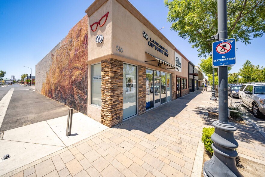 More Photos Of 516 W Lancaster Blvd, Lancaster Freestanding For Lease