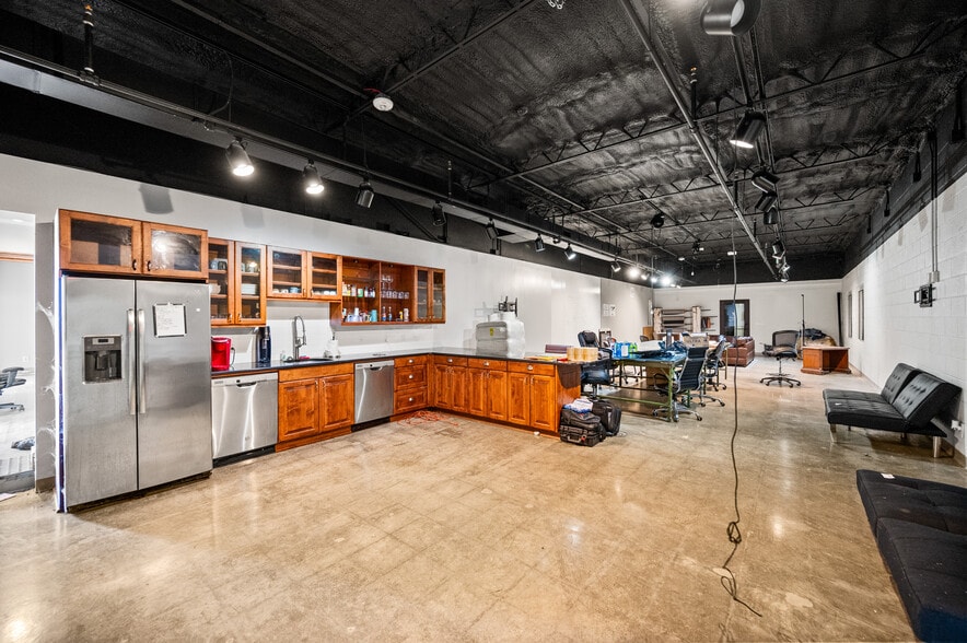 More Photos Of 1 King Timahoe Dr, Vidalia Industrial For Sale