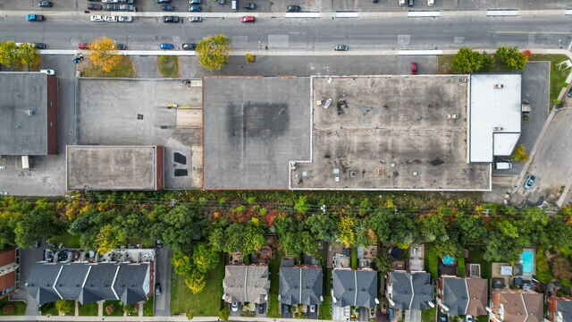 More Photos Of 6950 Boul Couture, Montréal Warehouse For Lease