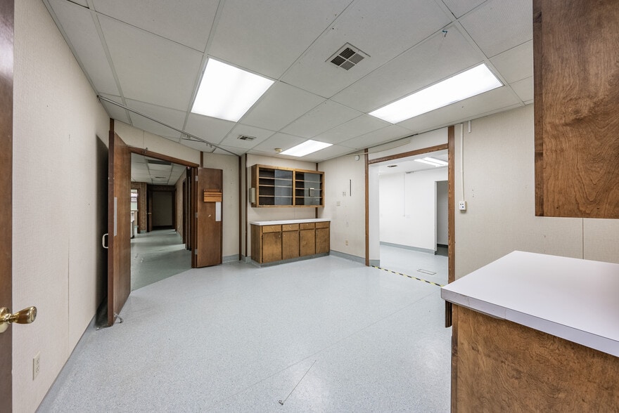 More Photos Of 927 O St, Firebaugh Healthcare For Sale