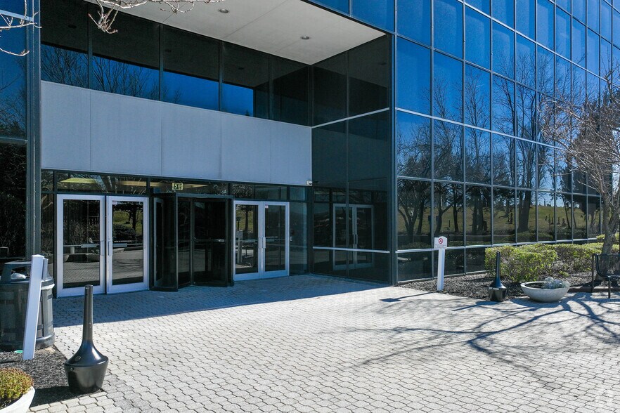 More Photos Of 900 Us Highway 9 N, Woodbridge Office For Lease