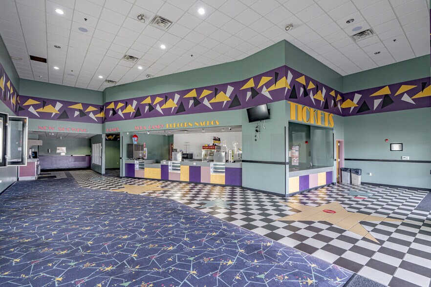 More Photos Of 250 Breighton Cir, Shelbyville Movie Theatre For Sale