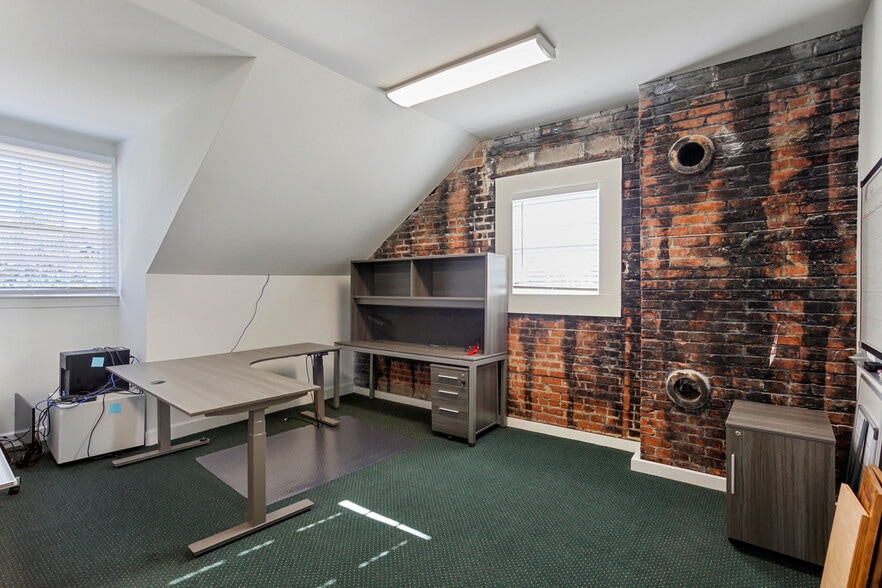 More Photos Of 1719 Abercorn St, Savannah Office Residential For Sale