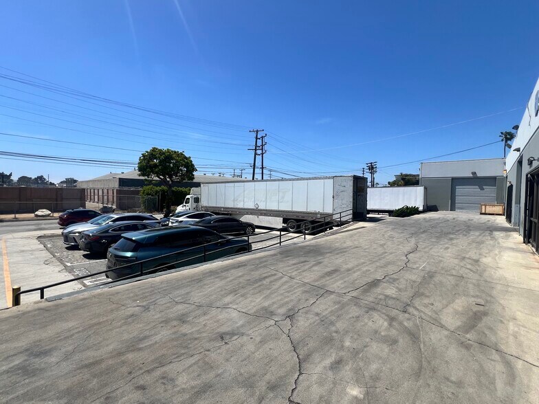 More Photos Of 8320-8350 Isis Ave, Los Angeles Warehouse For Lease