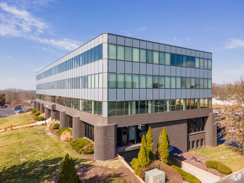 More Photos Of 10805 Sunset Office Dr, Sunset Hills Office For Lease