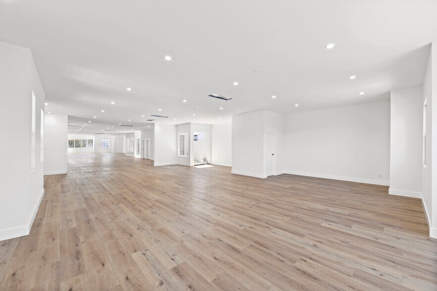 More Photos Of 471 N Old Newport Blvd, Newport Beach Medical For Lease