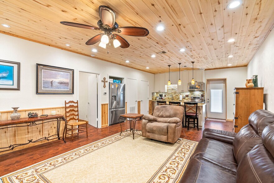 More Photos Of 724 Rowan St, Rockport Office For Sale