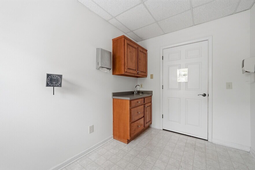 More Photos Of 70 Mountain Dr, Dahlonega Medical For Lease