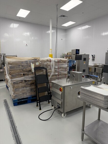 More Photos Of 6270 Banning Creek Dr, Las Vegas Warehouse For Sale