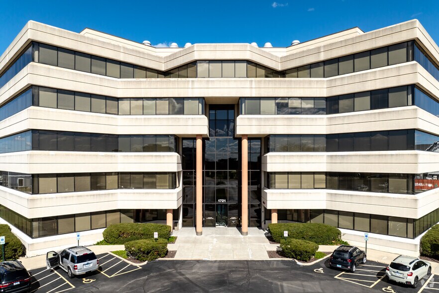 More Photos Of 1721 Moon Lake Blvd, Hoffman Estates Office For Lease